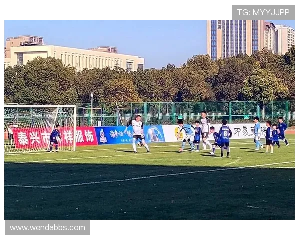 戴奇称不为球员称重反问瓜帅是否自称引热议于赛场管理与科学训练理念之争